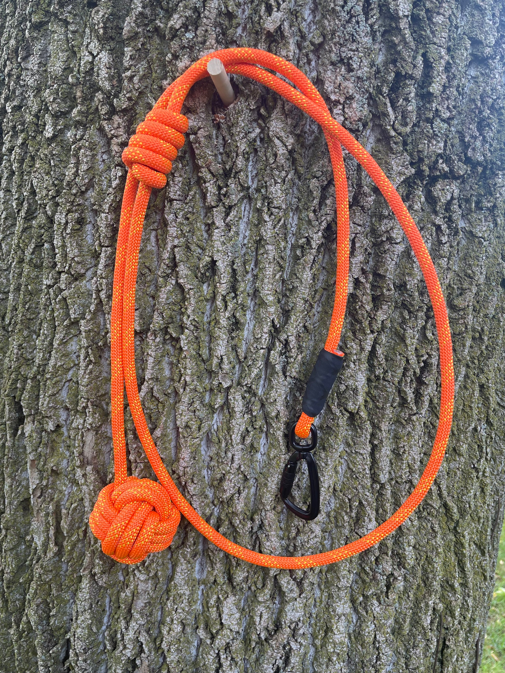 Arya 3K- 8' Leash/ Monkey Fist Knot User End/ Scaffold Midline Knot/ Twist Lock Swivel Carabiner