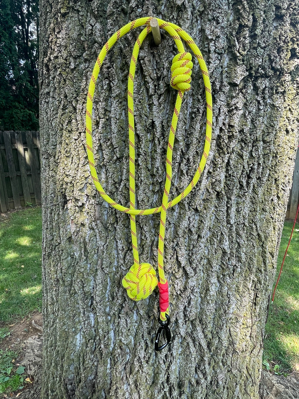 Arya 3K- 8' Leash/ Monkey Fist Knot User End/ Scaffold Midline Knot/ Twist Lock Swivel Carabiner
