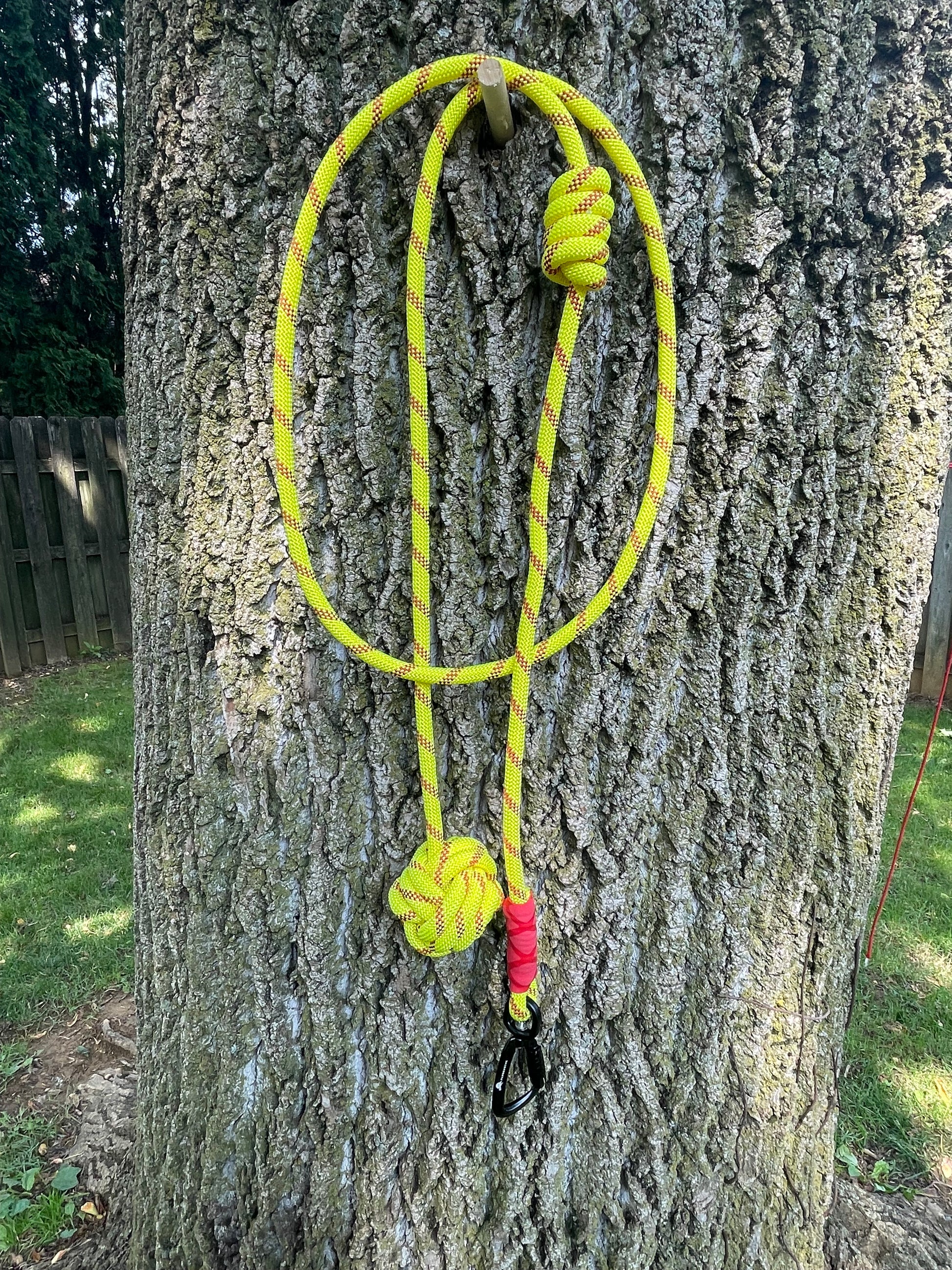 Arya 3K- 8' Leash/ Monkey Fist Knot User End/ Scaffold Midline Knot/ Twist Lock Swivel Carabiner