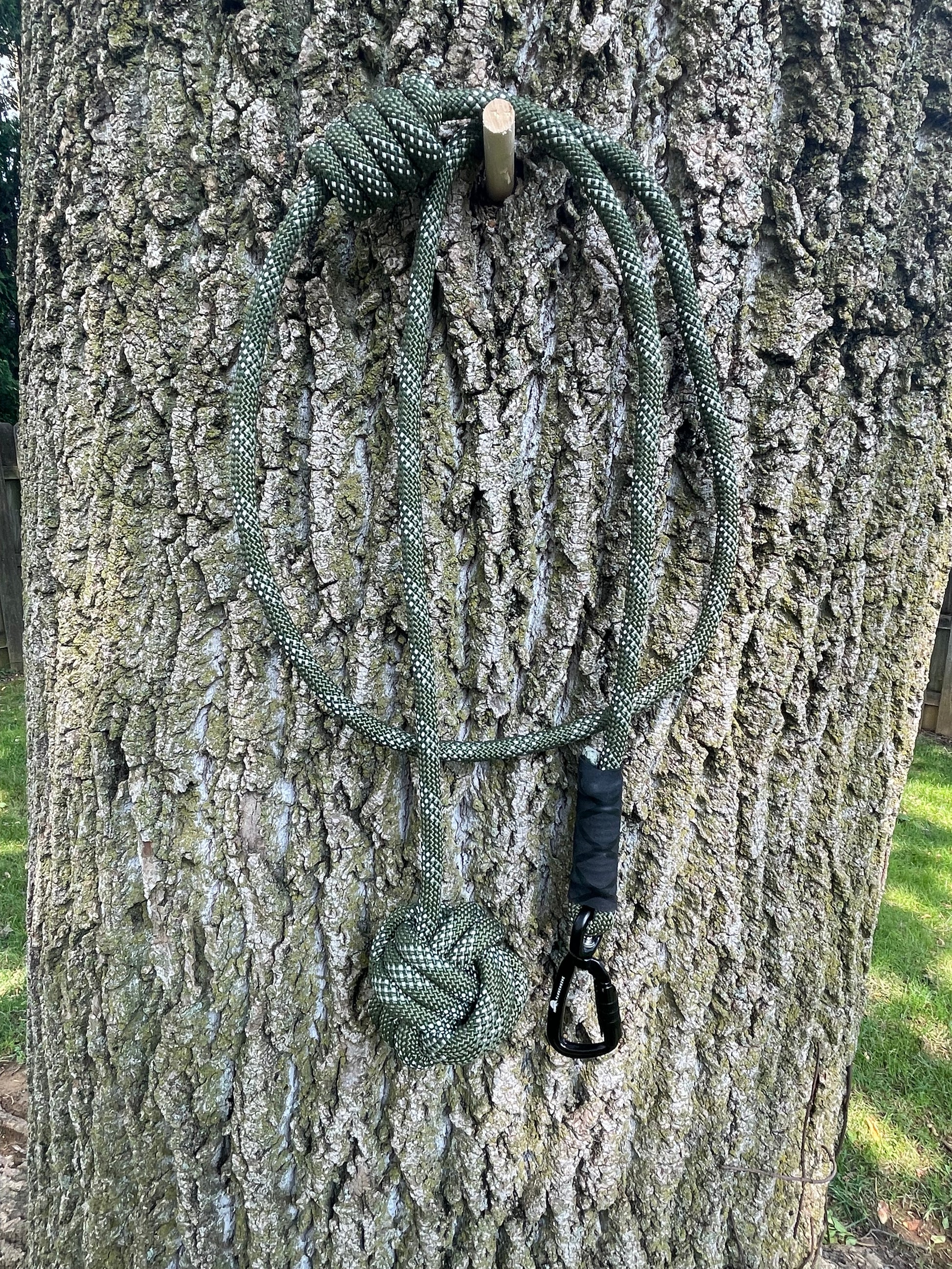Arya 3K- 8' Leash/ Monkey Fist Knot User End/ Scaffold Midline Knot/ Twist Lock Swivel Carabiner