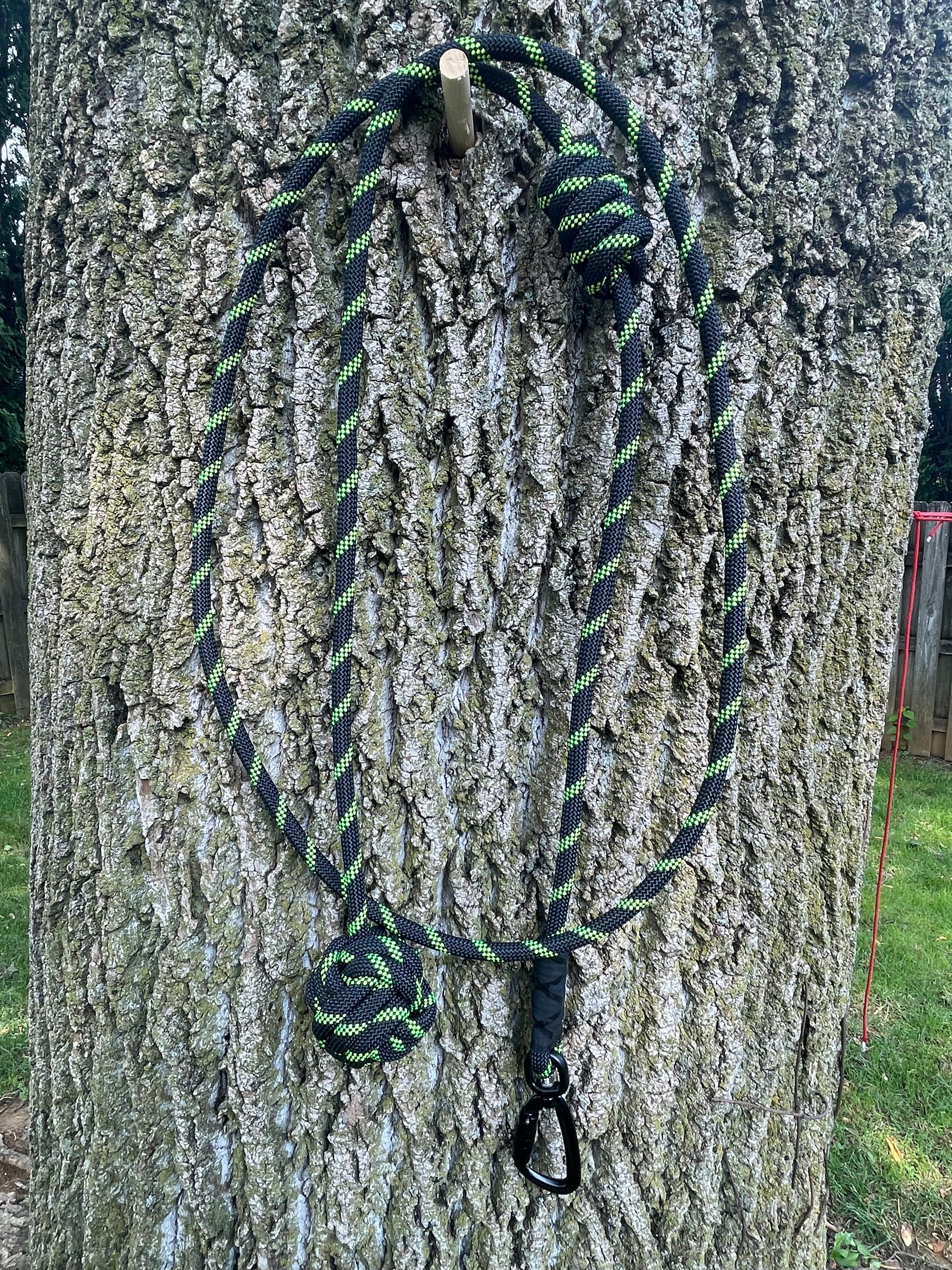 Arya 3K- 8' Leash/ Monkey Fist Knot User End/ Scaffold Midline Knot/ Twist Lock Swivel Carabiner