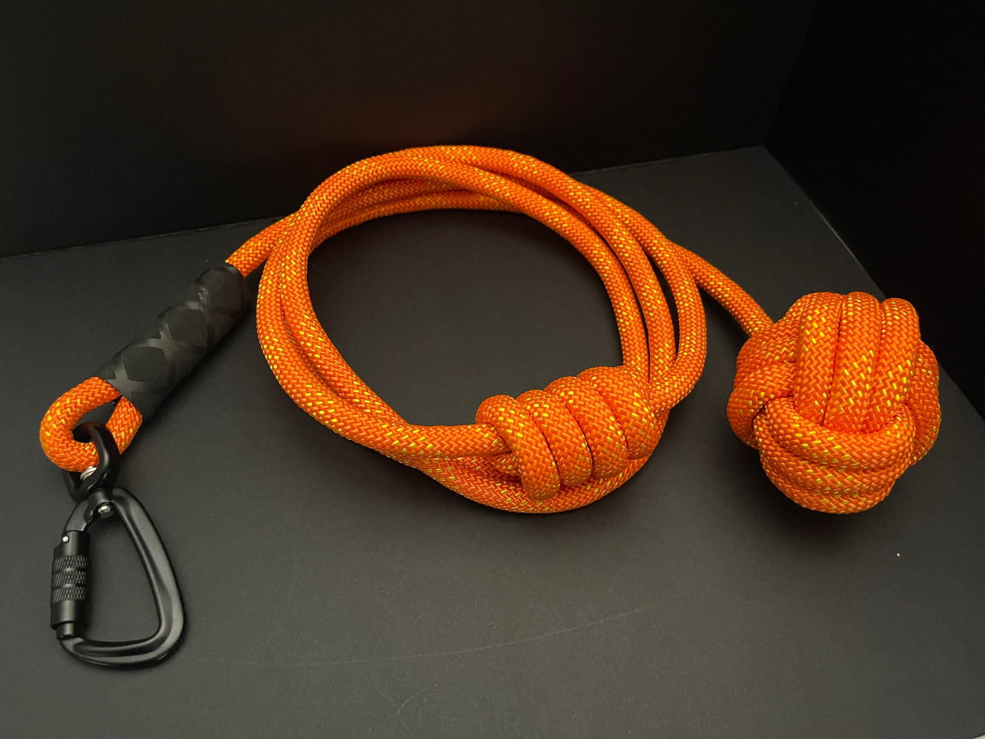 Arya 3K- 8' Leash/ Monkey Fist Knot User End/ Scaffold Midline Knot/ Twist Lock Swivel Carabiner