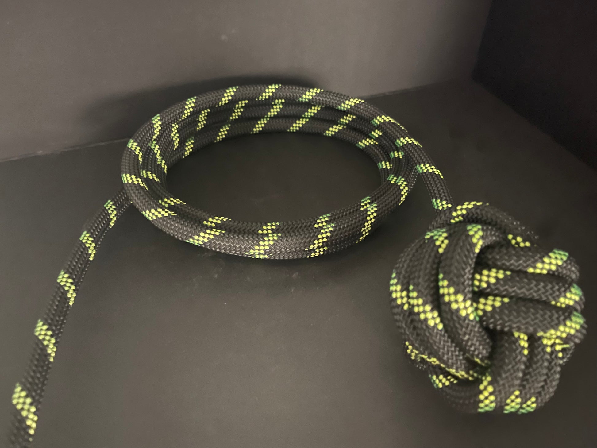 Arya 3K- 8' Leash/ Monkey Fist Knot User End/ Scaffold Midline Knot/ Twist Lock Swivel Carabiner
