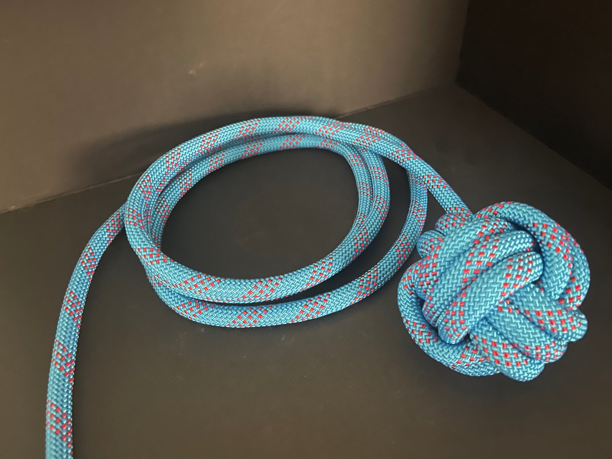 Arya 3K- 8' Leash/ Monkey Fist Knot User End/ Scaffold Midline Knot/ Twist Lock Swivel Carabiner